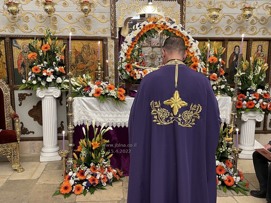 بالخشوع والشموع, معليا تُحيي رتبة جناز المسيح المهيب- صور رائعة وفيديو