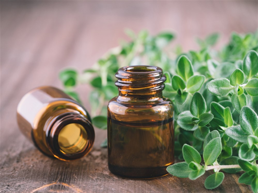 فوائد صحيّة وجمالية خيالية بقدّمها زيت الزعتر لكم!