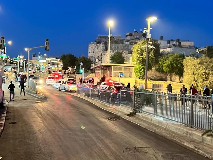 القدس: طعن شرطي في باب العامود واطلاق النار على المنفذ