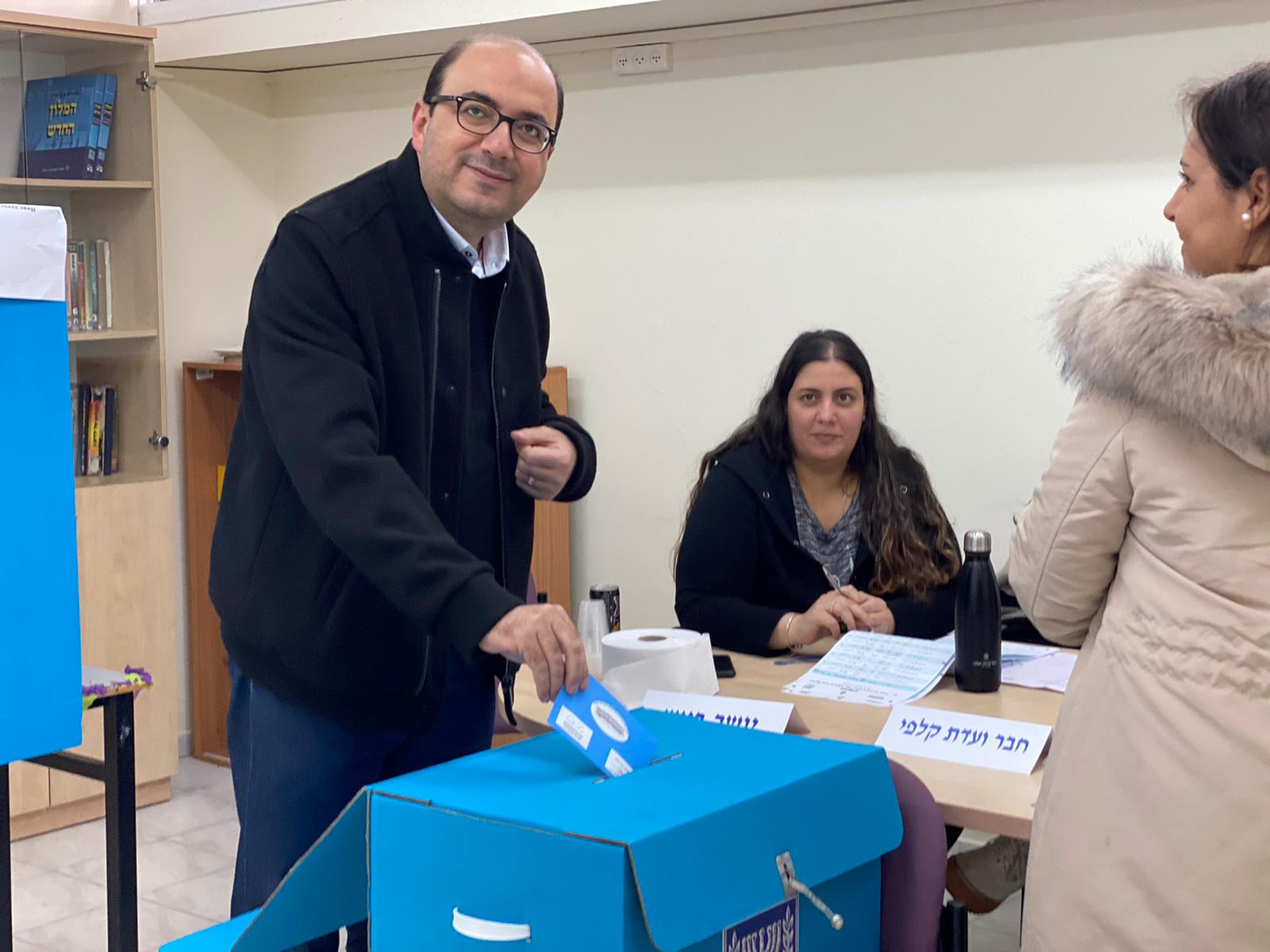 النائب سامي ابو شحادة يستقيل من رئاسة كتلة القائمة المشتركة