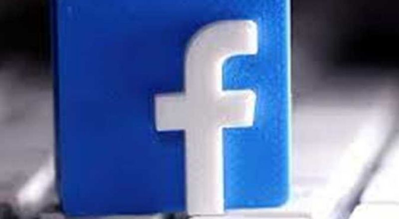 لماذا أزال فيس بوك  خاصية الوضع المظلم من أجهزة آبل ؟