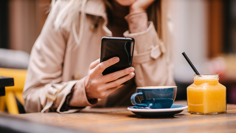 دراسة: قضاء الكثير من الوقت على هاتفك يمكن أن يؤثر بشكل مباشر على عمرك الافتراضي