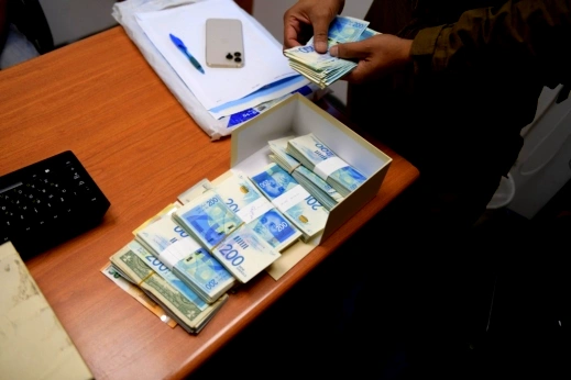 اعتقال 4 مشتبهين من الناصرة ونوف هجليل بالتزوير والاحتيال بالملايين: ضبط عقارات وسيارات وأموال