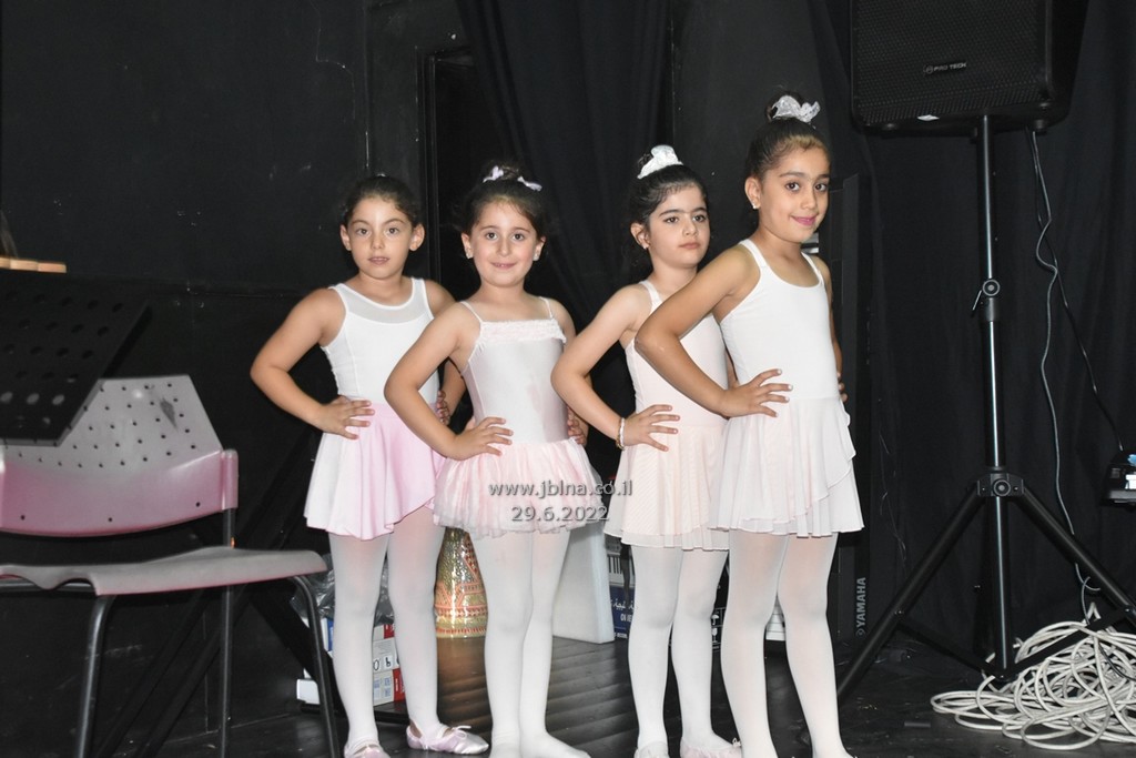 فيديو وصور- امسية ختامية ذاخرة بالفن في المركز الجماهيري معليا من خلال دورات الباليت, العزف والغناء