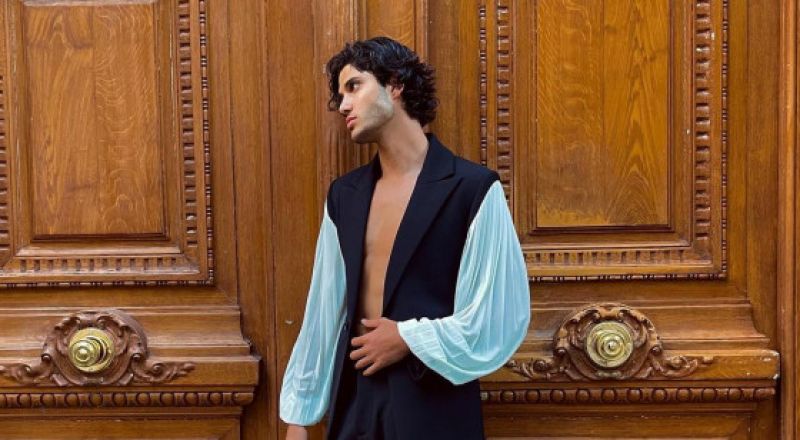 رد صادم من راغب علامة على انتقادات ملابس ابنه