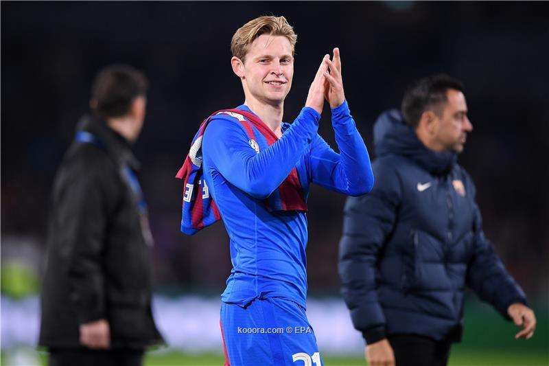 مفاجأة.. دي يونج يخدع برشلونة بعلم تين هاج!