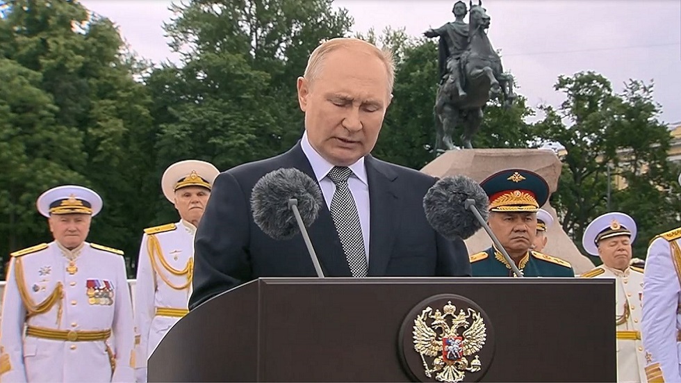 بوتين: بحريتنا سترد بسرعة خاطفة على كل من يقرر التعدي على حرية روسيا