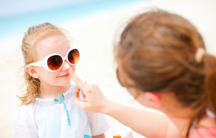 اطفال جبلنا- نصائح لحماية طفلك من حروق الشمس في الصيف