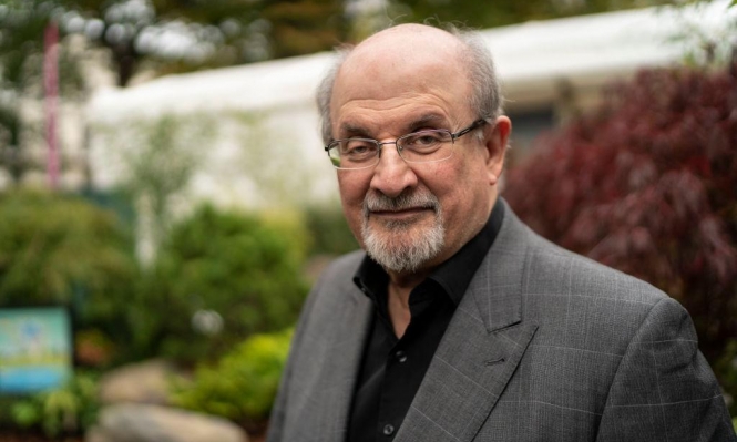 الكاتب البريطاني سلمان رشدي يخضع للتنفس الاصطناعي وإدانات دولية لمحاولة قتله