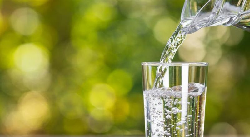 على الرغم من فوائده الكثيرة.. لا تفرطوا في تناول الماء!