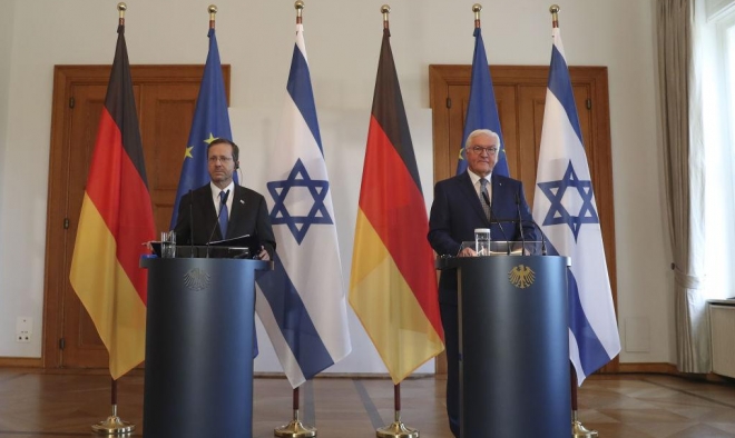 هرتسوغ من ألمانيا:  الاتفاقات المُخفَّفة  لن توقِف إيران