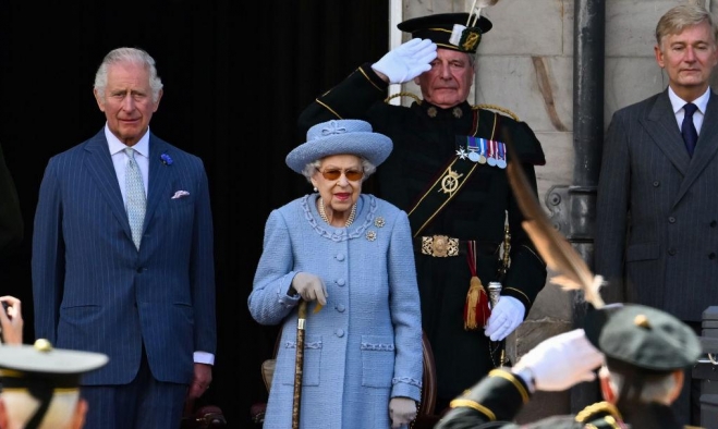 ماذا ورث تشارلز الثالث من والدته إليزابيث الملكة الراحلة؟