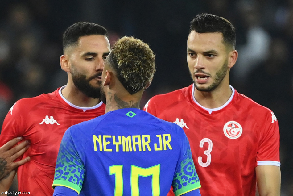 مدرب البرازيل: لاعب تونس حاول إبعاد نيمار عن المونديال