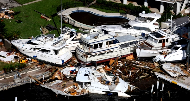 تخوفات في فلوريدا: مئات القتلى ودمار كبير جراء الإعصار وبايدن يعلنها منطقة منكوبة