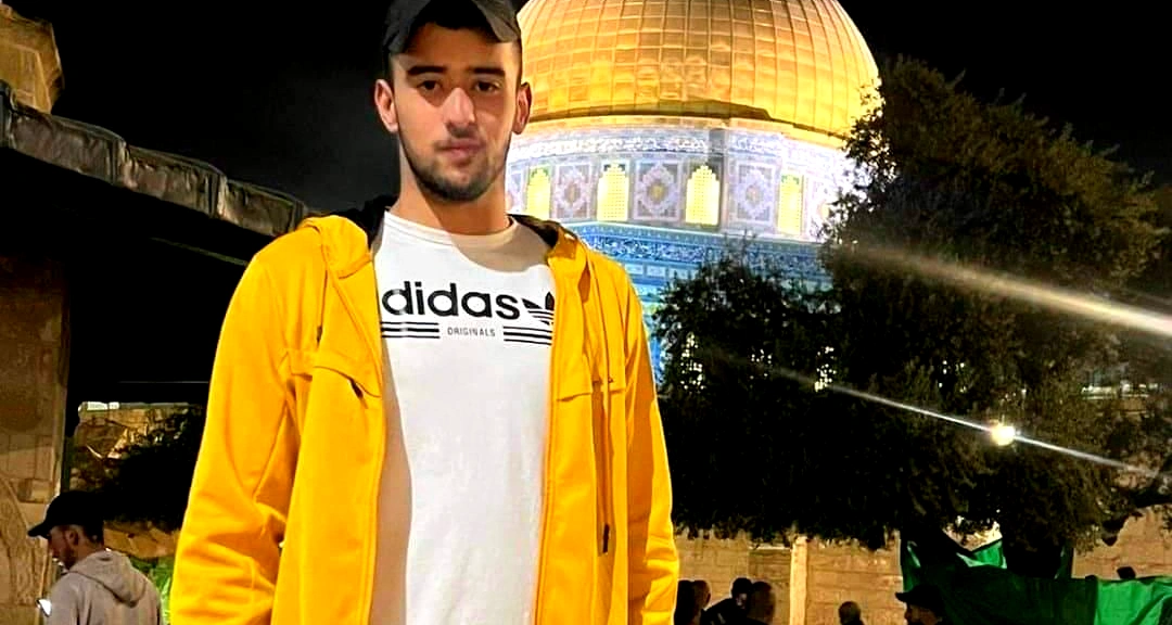 ارتقاء الشاب فايز دمدوم (18 عامًا) بعد إصابته بالعنق برصاص الجيش خلال مواجهات في عيزرية - القدس