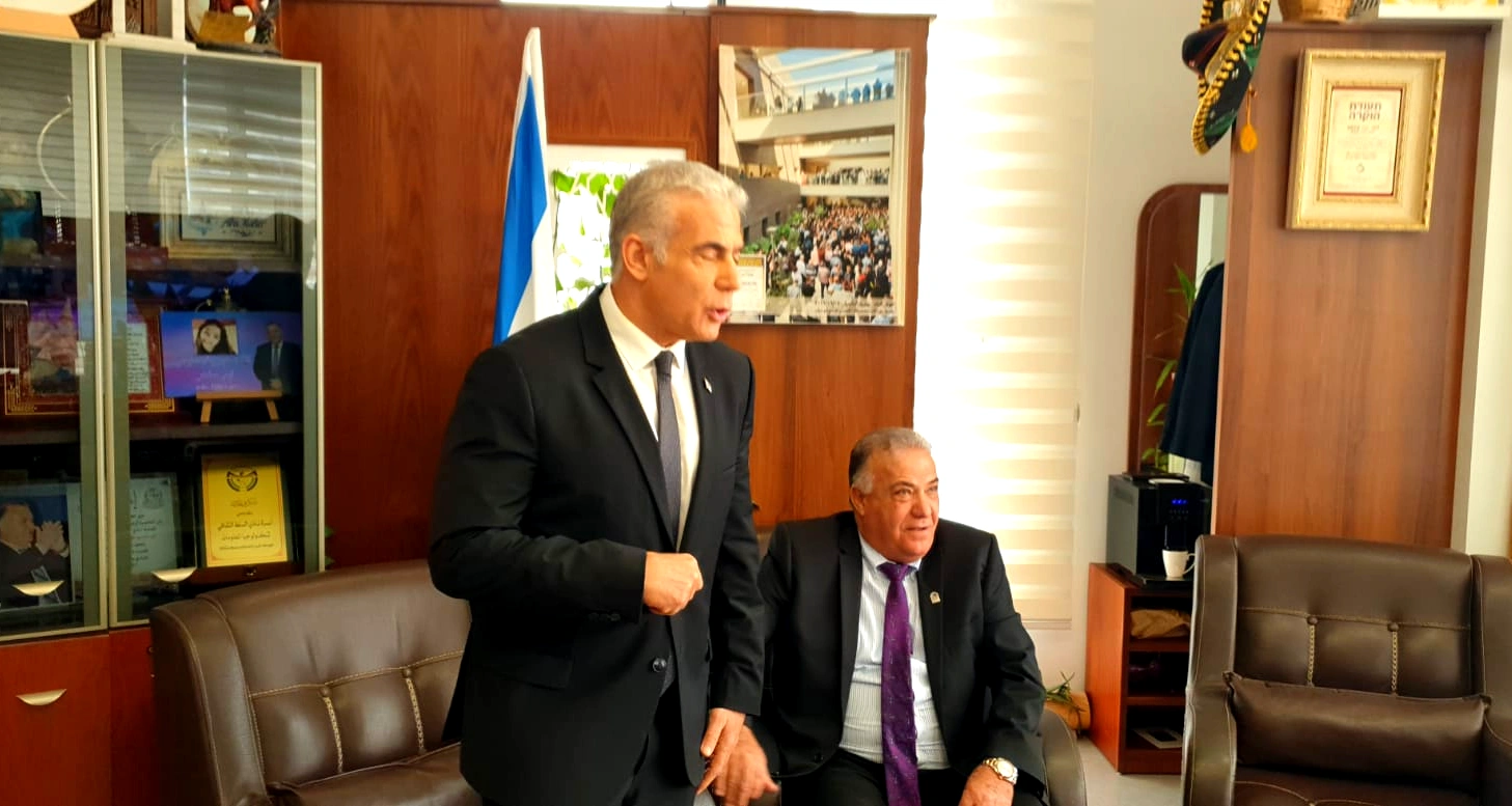 لابيد في الناصرة : نعمل على محاربة ظاهرة العنف بالمجتمع العربي والزيارة في اسبوع الانتخابات تدل ان العرب في سلم اولوياتنا