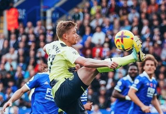 قذيفة دي بروين تضع مانشستر سيتي في الصدارة مؤقتا