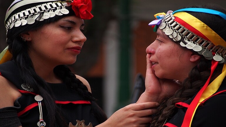 إلى أي أمراض تشير الدموع؟