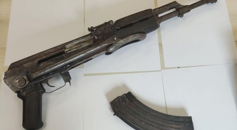 سلاح كلاشنكوف وذخيرة وسموم..هذا ما وجدته الشرطة داخل مركبة مواطن من طمرة