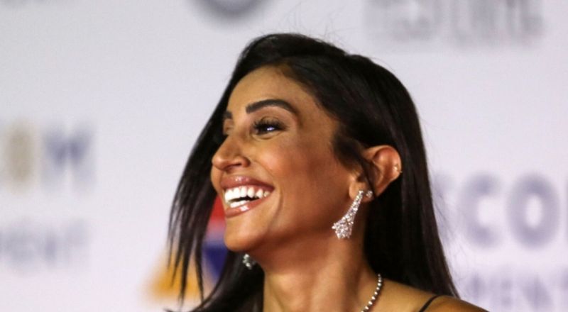 دينا الشربيني تهرب من ماضيها