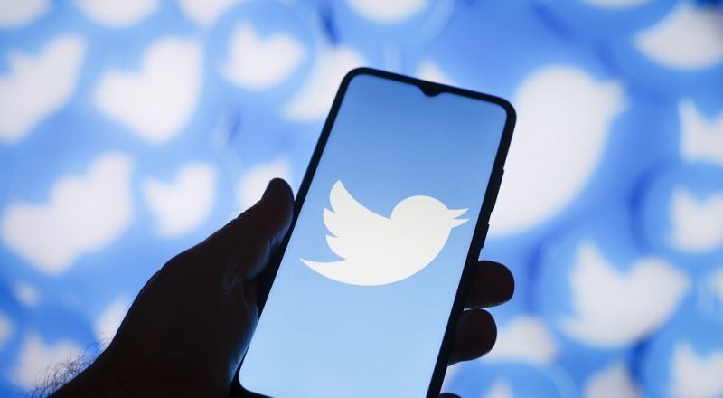 ماسك يعلن عودة آبل لنشر الإعلانات على تويتر