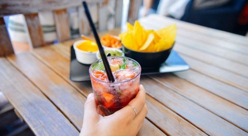 ماذا يحصل لجسم الإنسان إذا تناول كمية كبيرة من الكحول؟