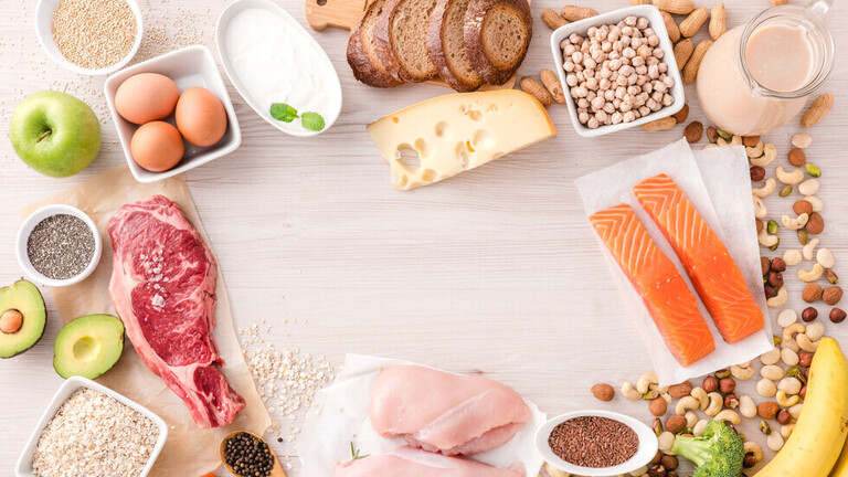 10 أطعمة فائقة  لتعزيز صحتك