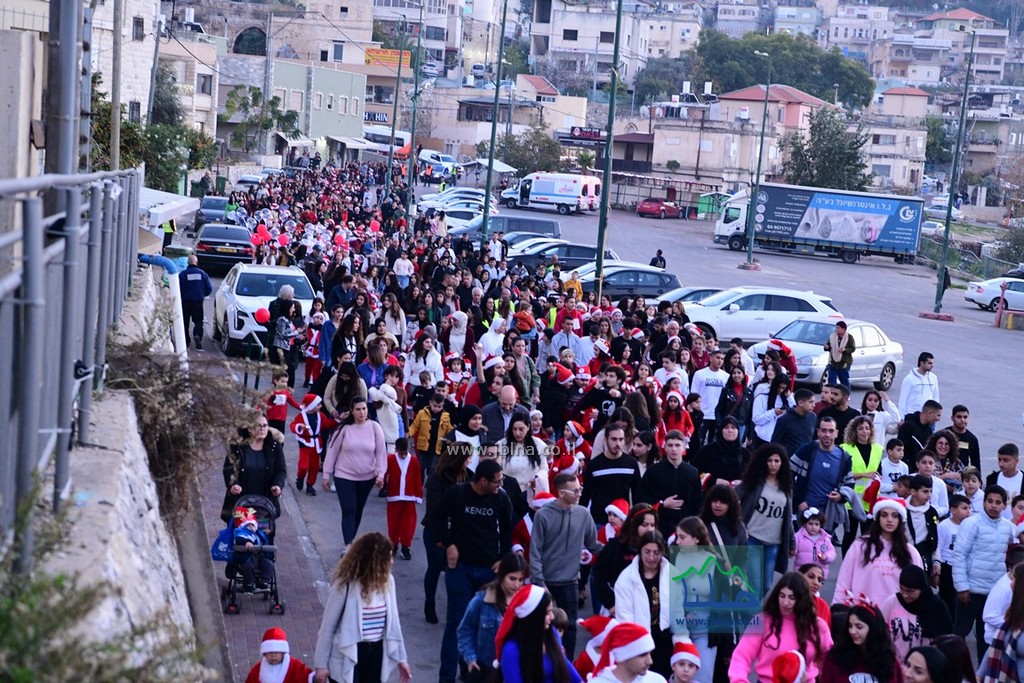 بأجواء وحدوية لا تضاهى ، اضاءة شجرة الميلاد بأسم كل المؤسسات التربوية في ترشيحا-صور وفيديو