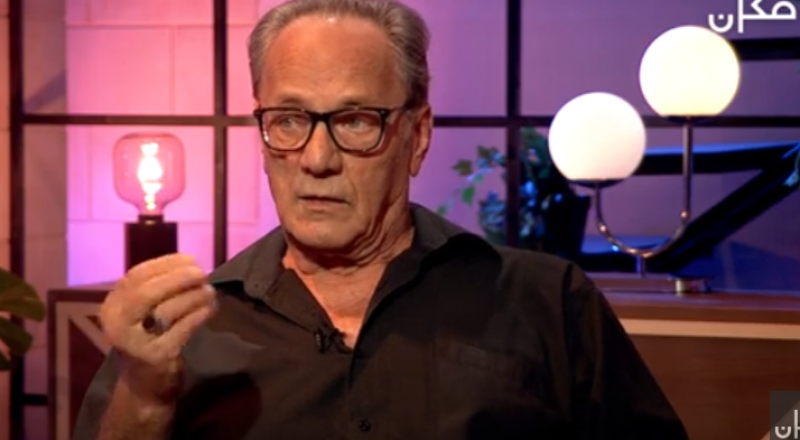 الفنان بكري باكيا عبر شاشة مكان - في هذه البلاد الاباء يأكلون الحصرم والابناء يضرسون