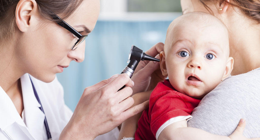 إليكِ أعراض مشاكل السمع عند الرضيع