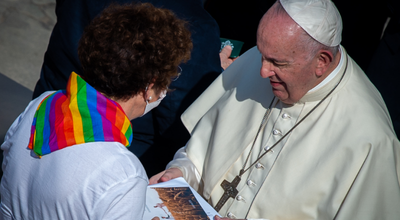 البابا فرنسيس  يكشف موقفه من مجتمع المثليين
