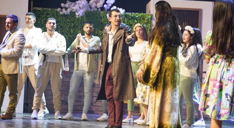 اوبريت تل اللوز – من حلم الى واقع من عالم الخيال