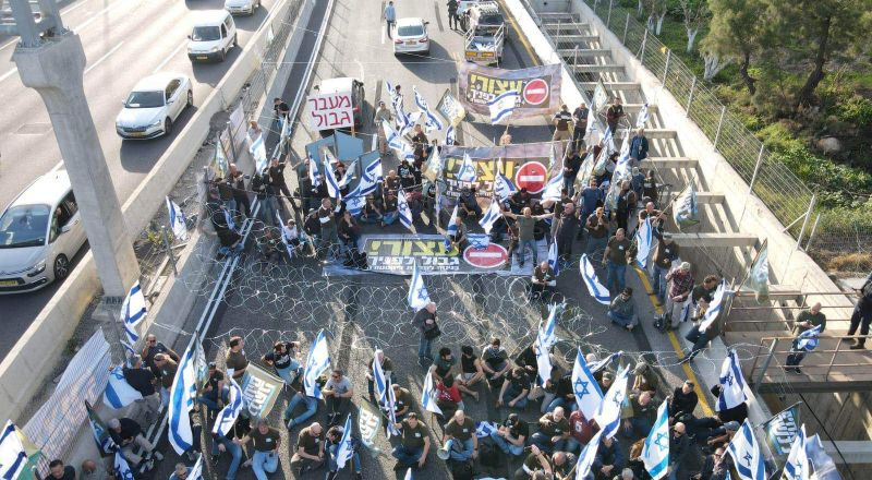 يوم التشويشات -مظاهرات حاشدة واغلاق شوارع ومواجهات مع الشرطة احتجاجًا على التعديلات في جهاز القضاء