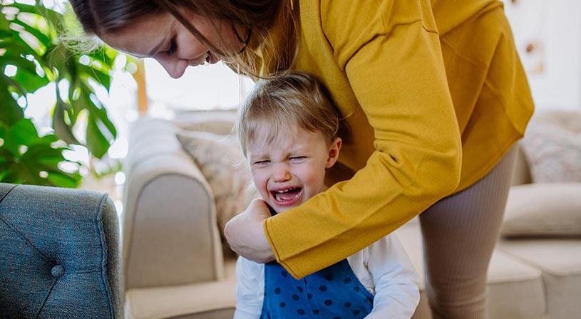 منع طفلك من البكاء يعرّضه لمشاكل نفسية واجتماعية