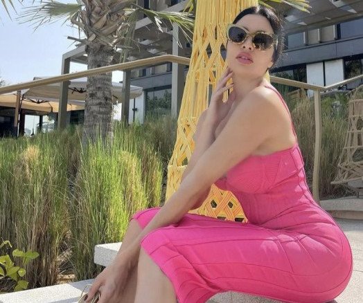 لاميتا فرنجيه تخطف الأنظار بإطلالة جريئة