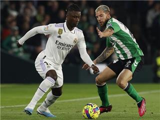 ريال مدريد يوافق على بيع كامافينجا لبناء ثنائية هجومية كاسحة