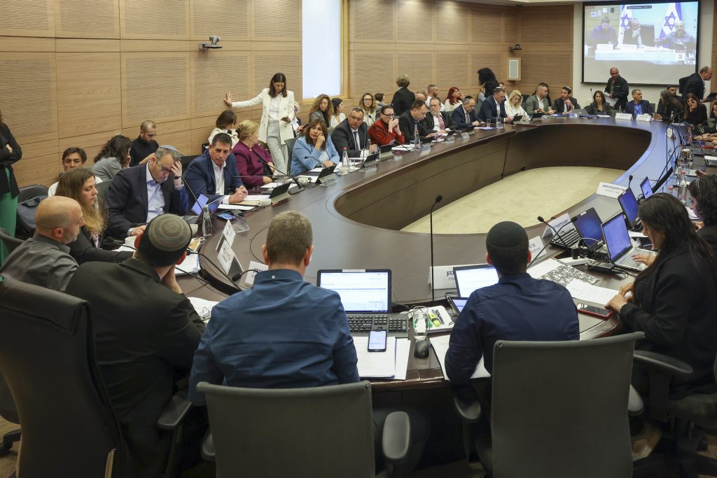 لجنة الدستور تعد ثلاثة قوانين مفصلية للمصادقة عليها في للكنيست