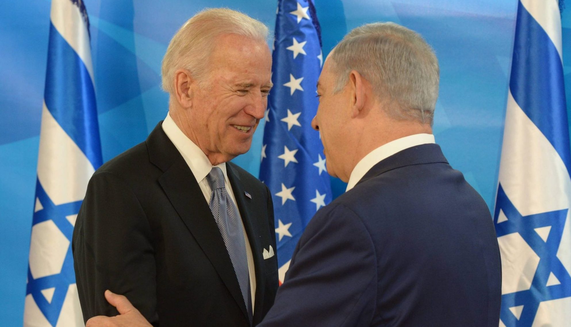 البيت الأبيض: بايدن لا يتوقع حربا أهلية في إسرائيل ويستشهد بـ “التاريخ القوي للديمقراطية” في البلاد