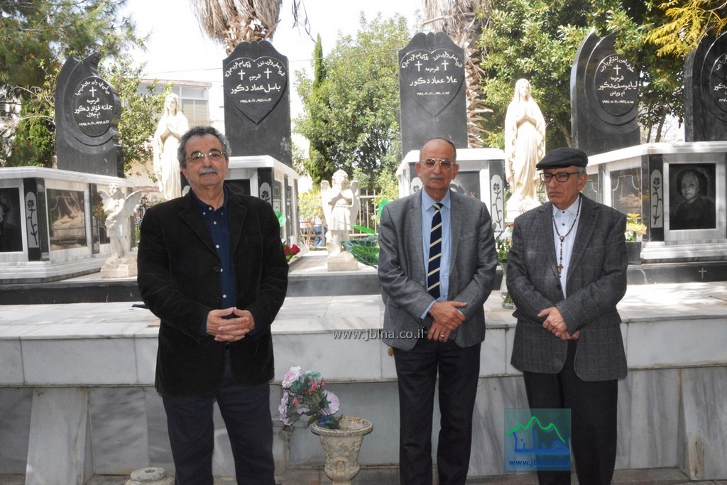 أهالي ترشيحا يحيون ذكرى امواتهم في زيارة المدافن صبيحة الجمعة العظيمة