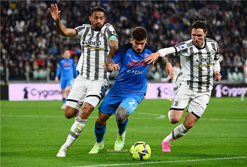  نابولي يصعق يوفنتوس ويضع قدما على منصة التتويج