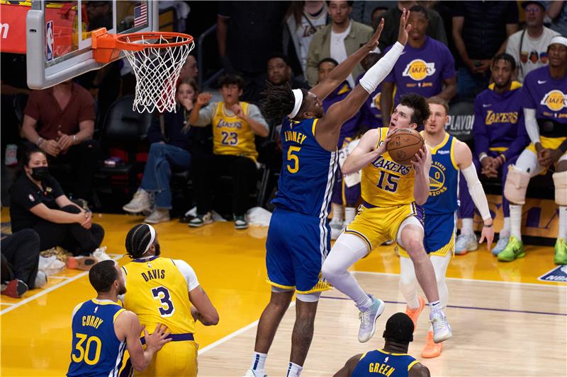 ليكرز يطيح بحامل اللقب ويواجه ناجتس في نهائي القسم الغربي