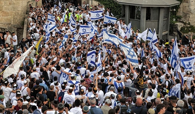 آلاف المستوطنين يشاركون بـمسيرة الأعلام  في القدس