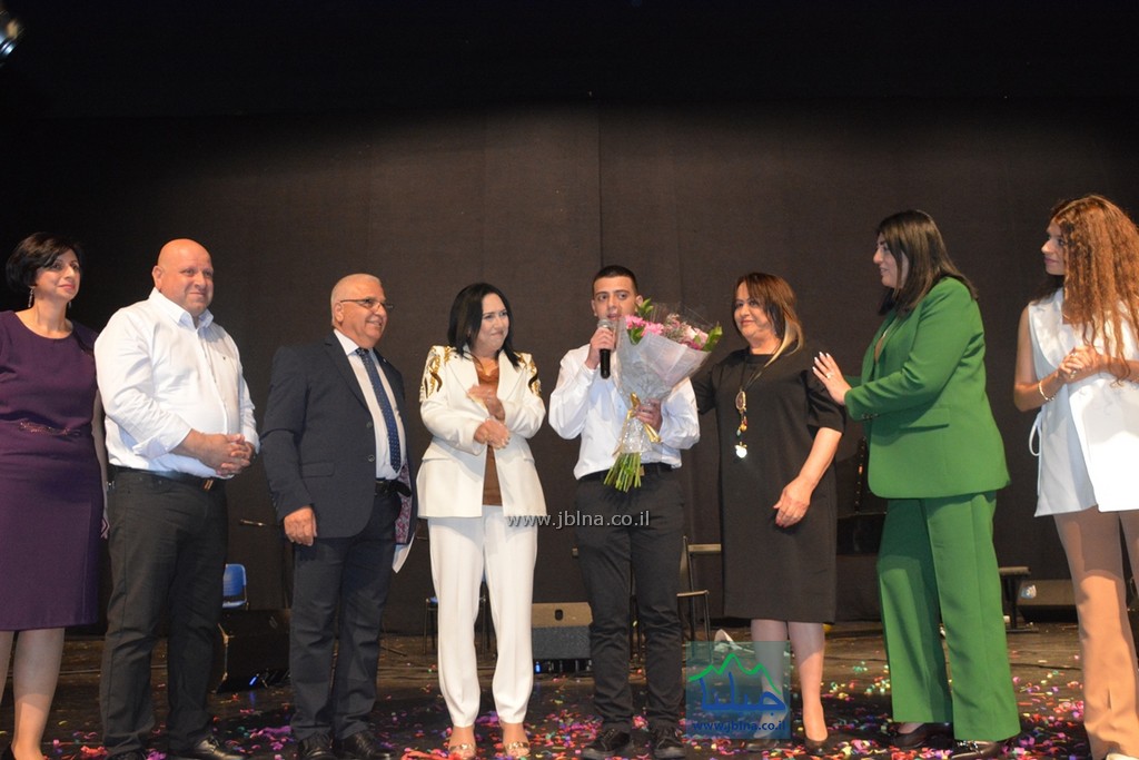 على طرف التوحد- التلميذ موسى جبرائيل حاج يتوهج في تخريج اورط ترشيحا بشهادة امتياز