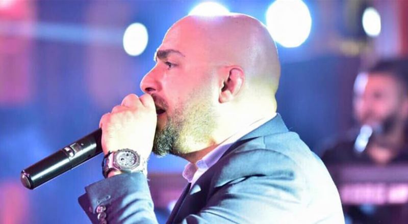 ظهور فنان لبناني داخل سيارته الفارهة يُثير الجدل.. قيمتها أكثر من 130 ألف دولار!