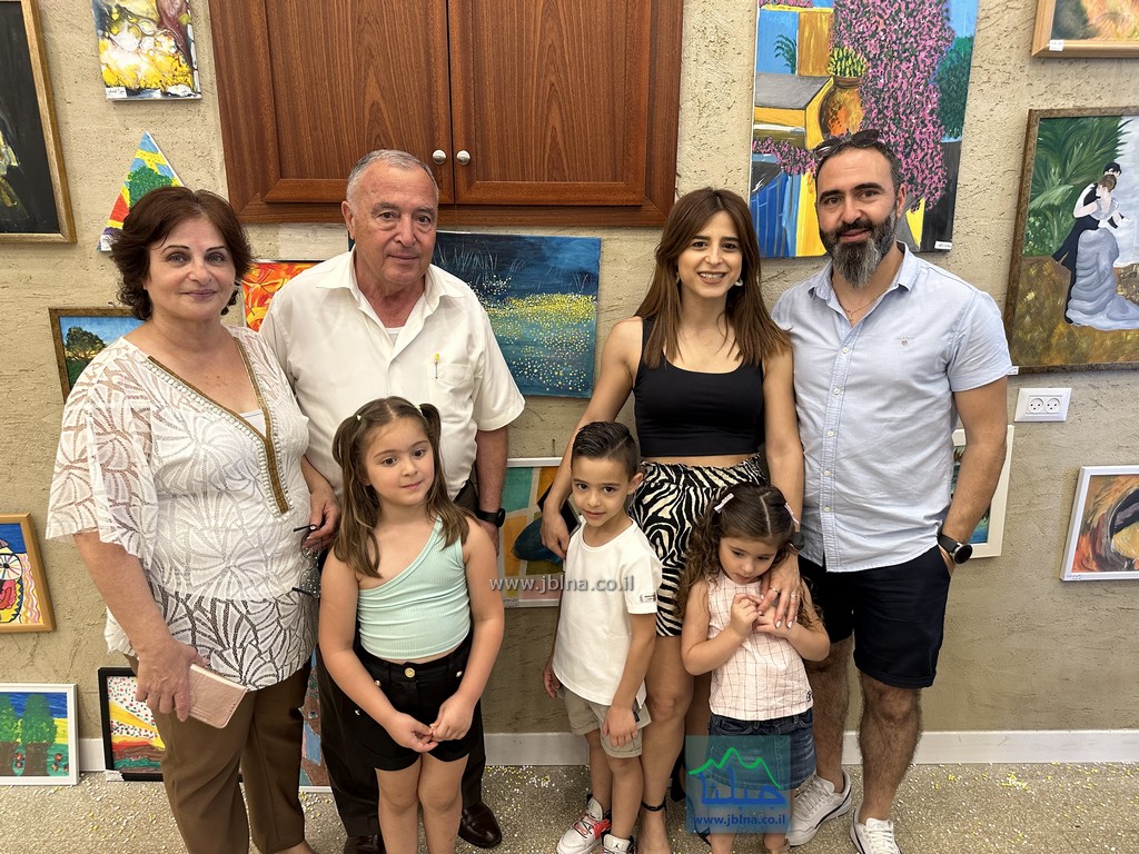 صور وفيديو- المركز الجماهيري ترشيحا يحتضن معرض فنون تشكيلية مع الفنانة المُبدعة ساسيل كاحلي