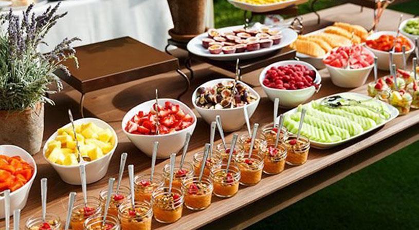 المقبلات عنصر أساسي في بوفيه حفل زفافك الصيفي