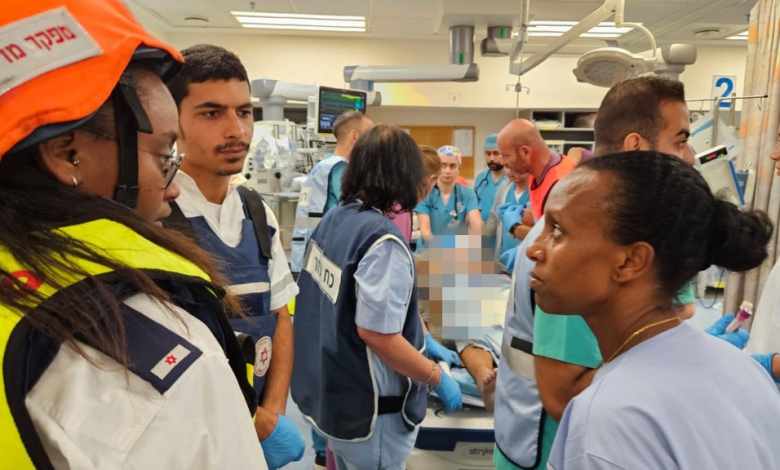 الصحة الإسرائيلية: 406 مصابين في المستشفيات بينهم 105 بحالة خطيرة