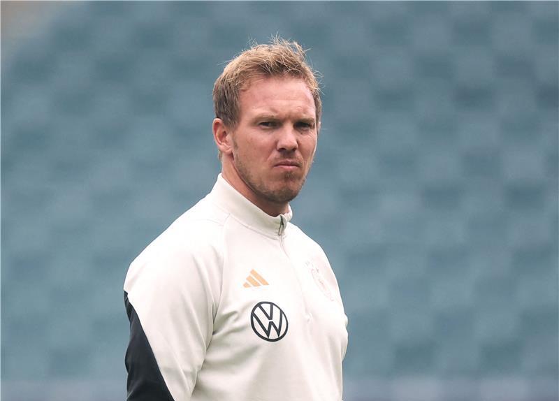  ناجلسمان يجرد نوير من شارة قيادة ألمانيا