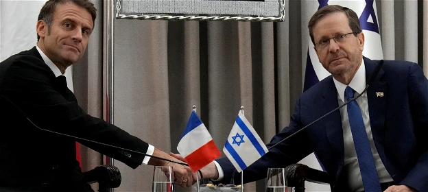 الرئيس الفرنسي في تل أبيب: فرنسا تقف دومًا بجانب الدولة الإسرائيلية وستعمل لإستعادة الرهائن من غزّة
