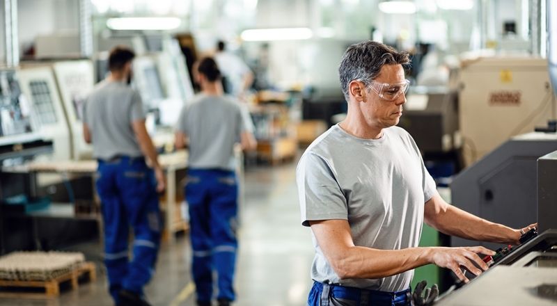 الاقتصاد في أزمة: ثلث المصالح التجارية خفضت التوظيف بنسبة 81% على الأقل موقع بكرا